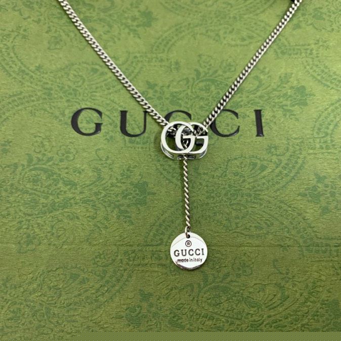 G*u*i necklaces